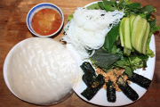 Nức lòng món ốc cuốn lá lốt thơm ngon