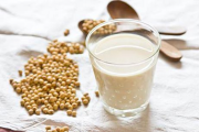 Tự chế biến sữa đậu nành bổ dưỡng cho cả nhà