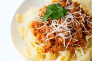 Làm nước xốt bò băm cực chất cho món mỳ Ý