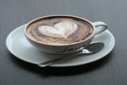 Mẹo tạo hình trái tim dễ thương cho ly cà phê