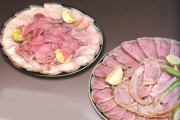 Lạ lùng bê vàng tắm nắng