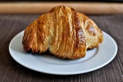 Làm bánh sừng bò cho cả nhà