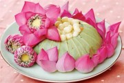 Mùa sen làm cơm hấp lá sen