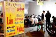 Rủ nhau ăn lẩu My Quán cạnh cây cầu vượt đẹp nhất Hà Nội