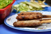 Cùng thưởng thức ba quán bánh xèo nem lụi phố Đội Cấn
