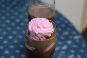 Valentine ấm áp với cốc chocolate nóng