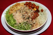 Làm bún hến xứ Huế