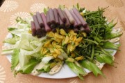 Món ăn đồng quê với bông và nụ