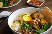 Thưởng thức mỳ Quảng ở giữa thủ đô Hà Nội