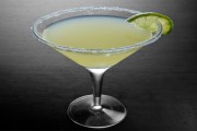 Những ly cocktail màu sắc trong quán bar