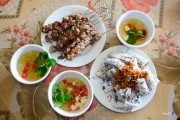 Lên Yên Bái thưởng thức bánh cuốn thịt nướng Tú Lệ