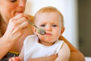 Những sai lầm trong ăn uống khiến bé dễ bị còi xương