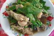 Nhớ hương vị thịt gà tre lá cách