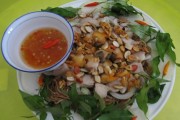 Thưởng thức gỏi sò lông ở Rạch Giá