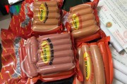 Hà Nội: Phát hiện 2,2 tấn xúc xích chứa chất cấm gây ung thư