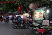 	Hà Nội và ...hải sản vỉa hè	