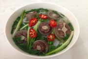 Phở gia truyền bốn thế hệ giữa lòng Sài Gòn