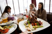 6 lời khuyên để đảm bảo sức khỏe khi đi ăn nhà hàng