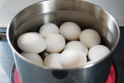 Những sai lầm khi luộc trứng có thể ảnh hưởng đến sức khỏe con người