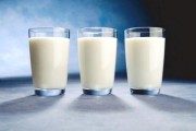 Người lớn không được uống sữa trẻ em