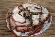 Đến Đường Lâm ăn đặc sản thịt lợn quay đòn