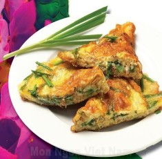 Trứng tráng hẹ thịt