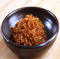 Cá bống khô xào cay