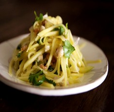 Nộm xoài xanh chua cay