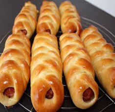 Bánh mì cuộn xúc xích