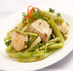 Cá lóc xào rau cần