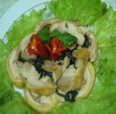 Gà cuộn trứng muối rong biển