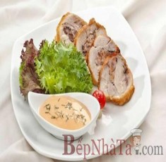 Đùi gà nhồi nấm rơm chiên giòn