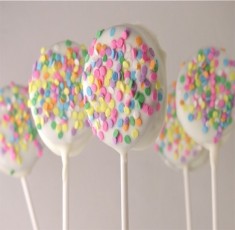 Biến hình bánh Oreo thành kẹo mút