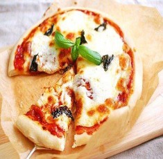 Pizza Margherita thơm ngon ngay tại nhà