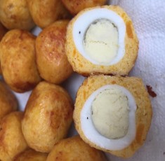 Trứng cút bọc thịt cà rốt,