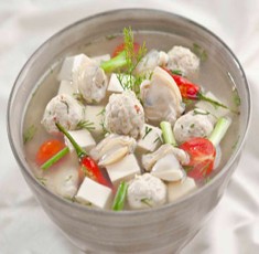 Canh nghêu đậu hũ chua cay