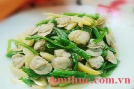 Hương Vị Ấm Áp: Ngao Xào Tỏi Tây
