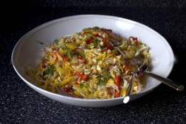 Salad xoài hạt điều