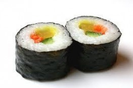  Cuốn sushi với cá hồi xông khói