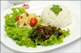 Lạ miệng gà xào lá quế