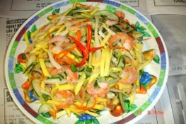 Nộm xoài xanh tôm nướng chua cay