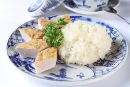 Làm xôi hấp chả quế