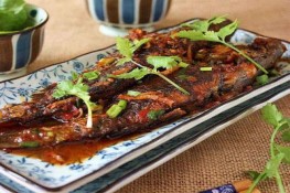 Cá nục chiên giòn sốt xì dầu