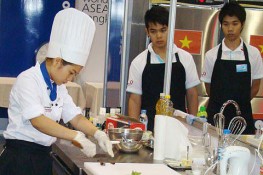 Người giới thiệu ẩm thực Việt Nam ra Quốc tế