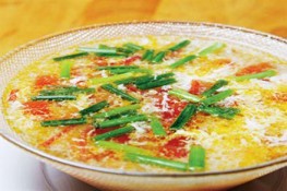 Nóng hổi canh hẹ nấu nấm hương, trứng gà
