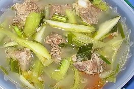 Món ngon mùa hè: Canh dọc mùng nấu sườn