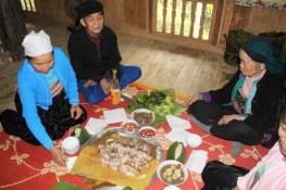 Văn hóa ẩm thực: Cỗ lá của người Mường