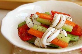 Cách làm Salad mực cuộn rau ngon, lạ miệng mà không ngán