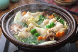 Lẩu gà chua cay ngon món ngon cho gia đình ngày 8/3