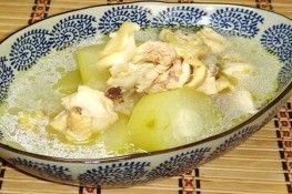Món canh ngon mùa hè: Canh gà nấu tảo, bí đao thanh mát